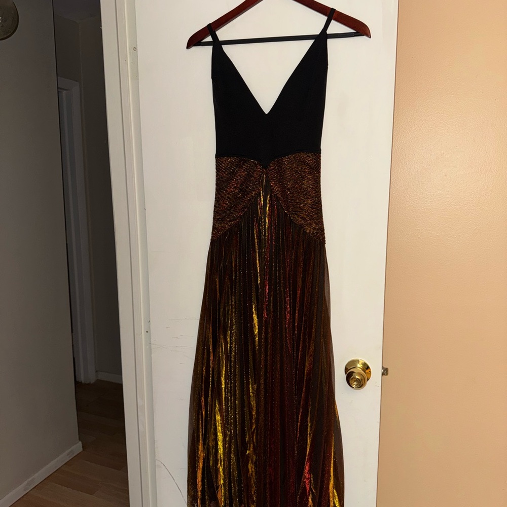 Anewsta Metallic Pleated Glossy Hemline Dress Maxi - Picture 2 of 9